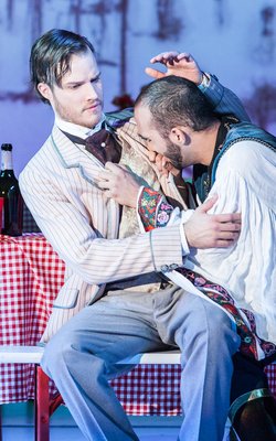 Adrien Papritz and David Rodriguez-Yanez in "Die Landstreicher"